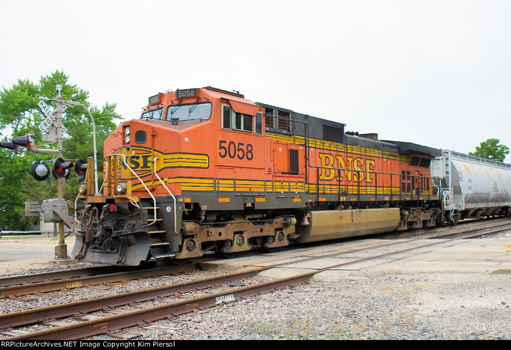 BNSF 5058 Pusher